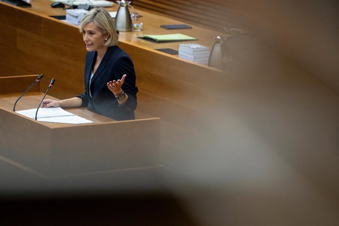 Archivo - Arxiu - La consellera de Justícia i Interior, Elisa Núñez intervé a Les Corts