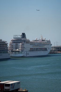 Buque MSC Armonía retenido en el Puerto de Barcelona.