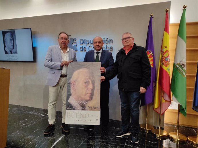 El delegado de Cultura de la Diputación de Córdoba, Gabriel Duque (centro), en la presentación del Certamen Nacional de Pintura Pedro Bueno.