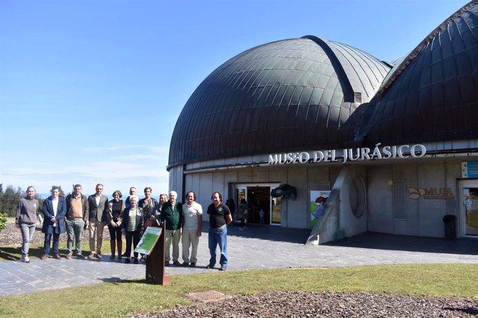 Presentación de la exposición '20 años de ciencia en el MUJA'.