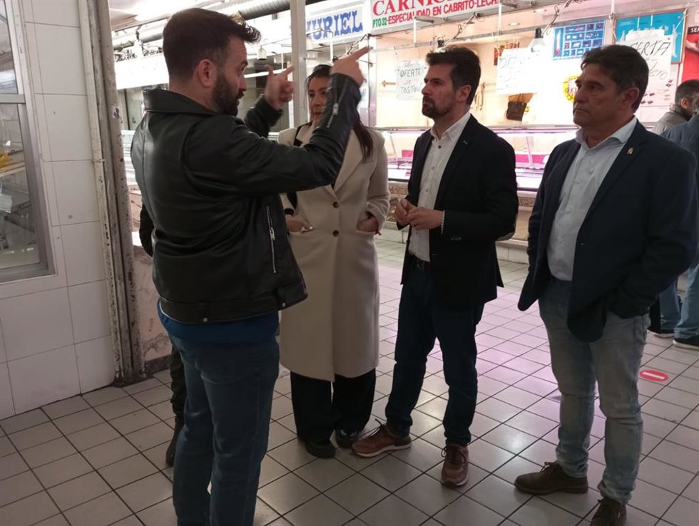 El portavoz municipal del PSOE de Zamora, David Gago; el secretario general del PSOE de Castilla y León, Luis Tudanca; la secretaria de Organización del PSOE de Castilla y León, Ana Sánchez; y el alcalde de El Perdigón, Ángel Calleja