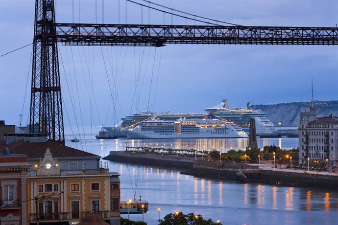 Archivo - Imagen de cruceros en el Puerto.