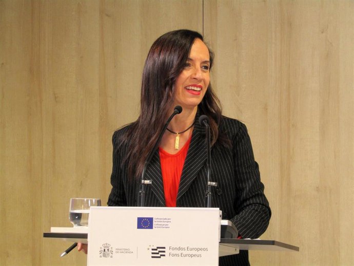 Archivo - La presidenta de Redeia, Beatriz Corredor, en la sede de la Cámara de Barcelona