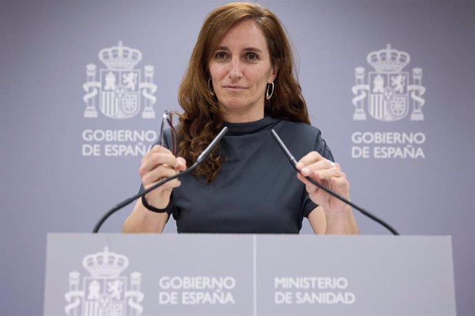 La ministra de Sanidad, Mónica García