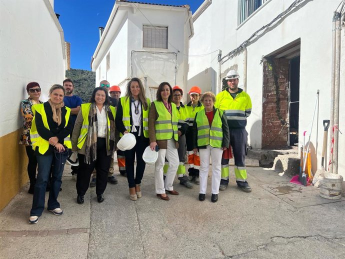 La secretaria general de Administración Local de la Consejería de Administración Local, María Luisa Ceballos, visita Laroya (Almería)