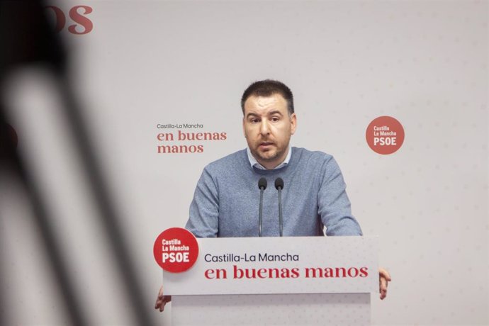 El portavoz de Empleo y Agricultura del grupo socialista en las Cortes regionales, Antonio Sánchez Requena.