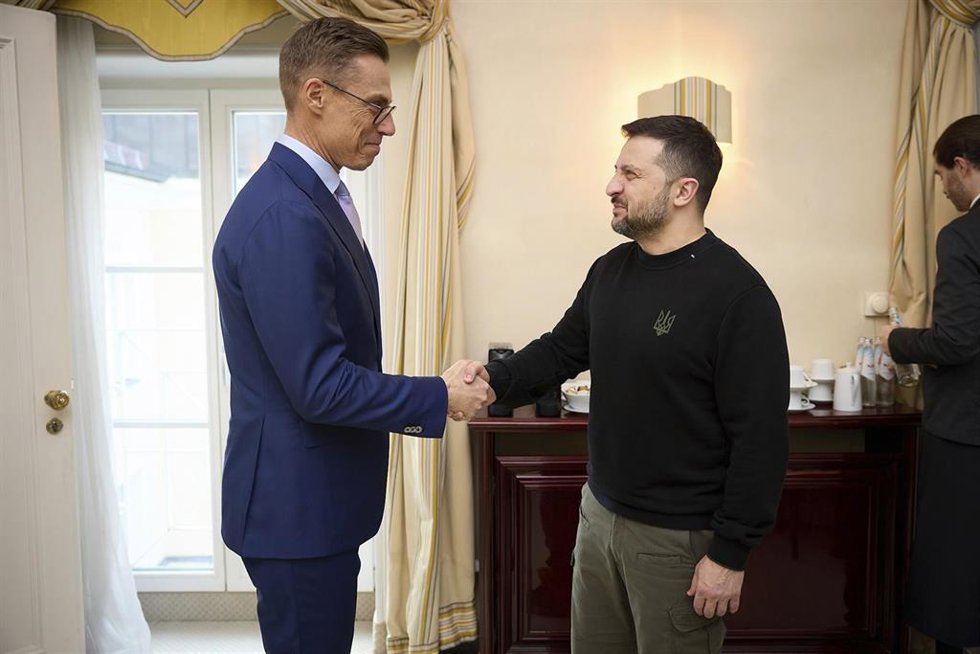 Archivo - Los presidentes de Finlandia y Ucrania, Alexander Stubb y Volodimir Zelenski, respectivamente.