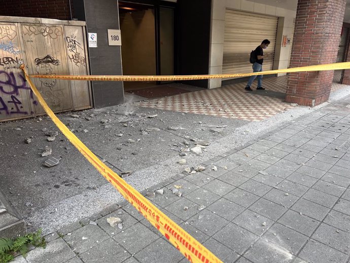TAIPEI, April 3, 2024  -- This photo taken on April 3, 2024 shows fallen tiles of a damaged building in Taipei, southeast China's Taiwan. A 7.3-magnitude earthquake jolted the sea area near Hualien of China's Taiwan at 7:58 a.m. Wednesday (Beijing Time), 