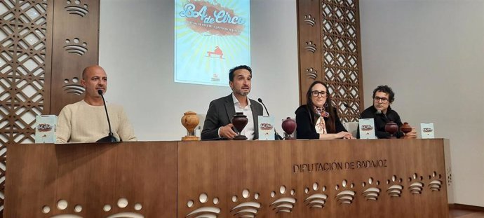 Ricardo Cabezas, en la presentación de la sexta edición del Festival de Circo de la Diputación de Badajoz ‘BadeCirco’.