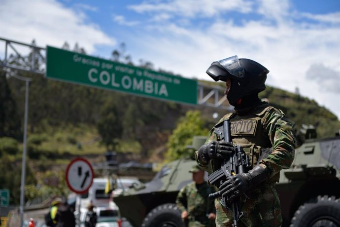 Archivo - January 13, 2024, Ipiales, Cundinamarca, Colombia: Colombia's national army heavily guards the border Rumichaca bridge with Ecuador amid Ecuador's internal armed conflict as narco violence spreads across the country, January 13, 2024, in Ipiales