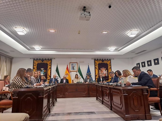 Archivo - Pleno del Ayuntamiento de Mijas, en una imagen de archivo.