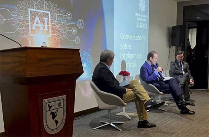 El rector de la Universidad Internacional de Andalucía (UNIA) y presidente del Grupo de Universidades Iberoamericanas La Rábida (GUILR), José Ignacio García, ha participado en un conversatorio sobre Inteligencia Artificial en Guatemala.