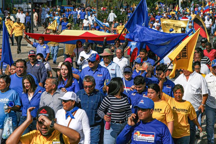 Archivo - January 23, 2024, Maracaibo, Zulia / Maracaibo, Venezuela: January 23, 2024, Maracaibo, Venezuela: Workers take part during the demonstration  ''Democracy Day''  to demand rom the government of President Nicolás Maduro, a general increase in dec