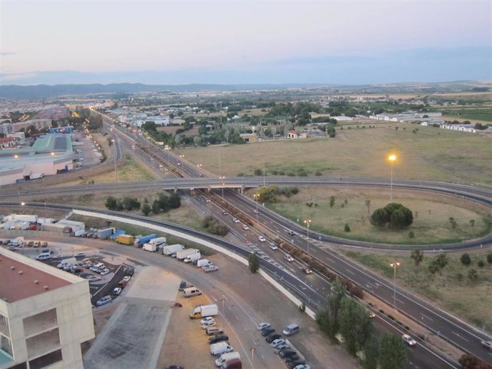 Archivo - Imagen de la A-4 a su paso por Córdoba.