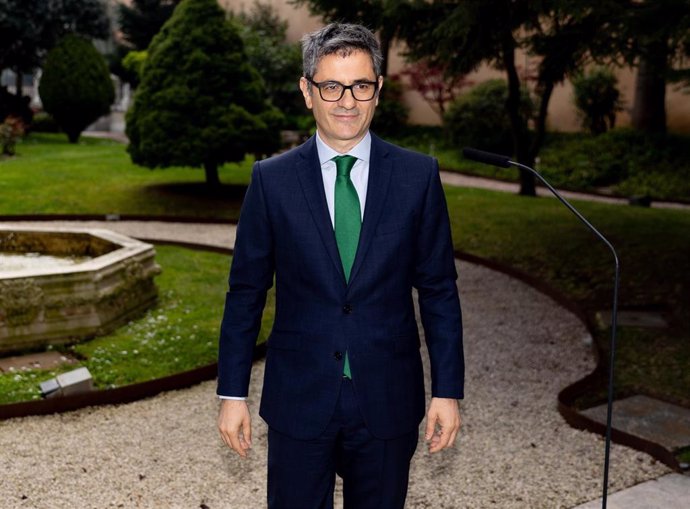 El ministro de la Presidencia, Justicia y Relaciones con las Cortes, Félix Bolaños, comparece ante los medios, en el Palacio de Parcent, a 3 de abril de 2024, en Madrid (España). 