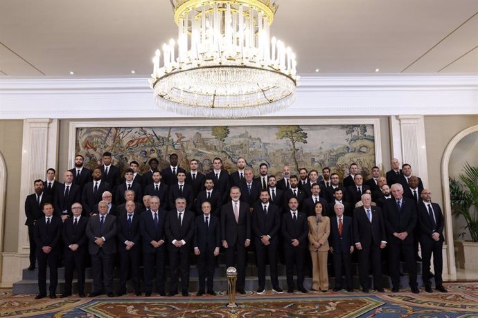 El Rey recibe en audiencia al equipo de baloncesto del Real Madrid, campeón de la 88ª edición de la Copa de S.M. El Rey.