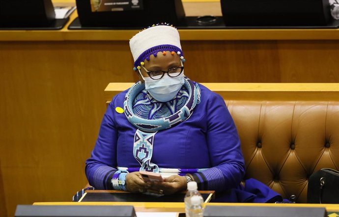 Archivo - (210819) -- CAPE TOWN, Aug. 19, 2021 (Xinhua) -- Nosiviwe Mapisa-Nqakula is seen during the election of Speaker of the National Assembly at the parliament building in Cape Town, South Africa, on Aug. 19, 2021. Nosiviwe Mapisa-Nqakula, who was re