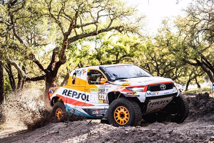 Isidre Esteve (Repsol Toyota Team), durante el Rally Raid de Portugal.