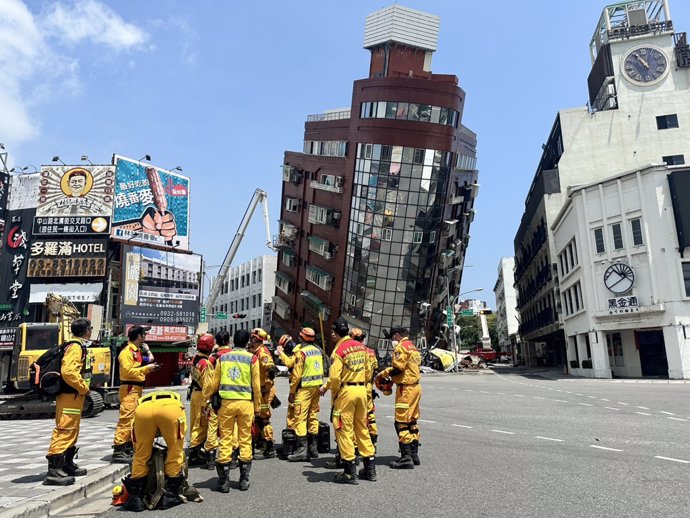 TAIPEI, April 3, 2024  -- This photo taken on April 3, 2024 shows a damaged residential building in Hualien, southeast China's Taiwan. Four people died and another 97 were injured in a 7.