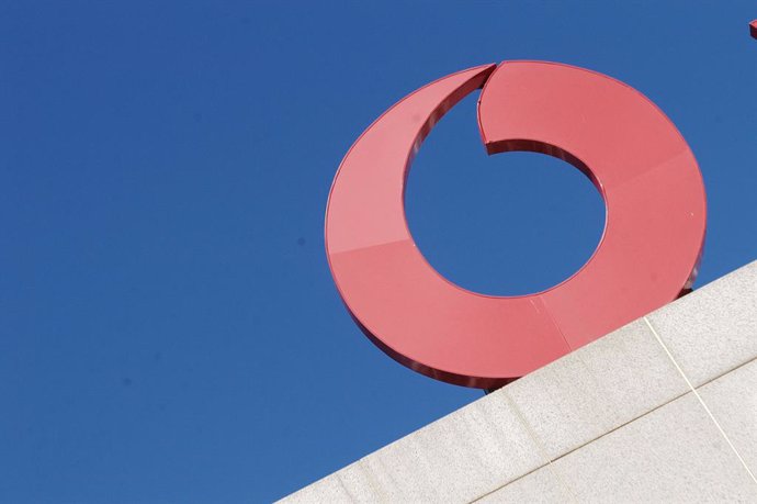 Archivo - Logotipo de Vodafone