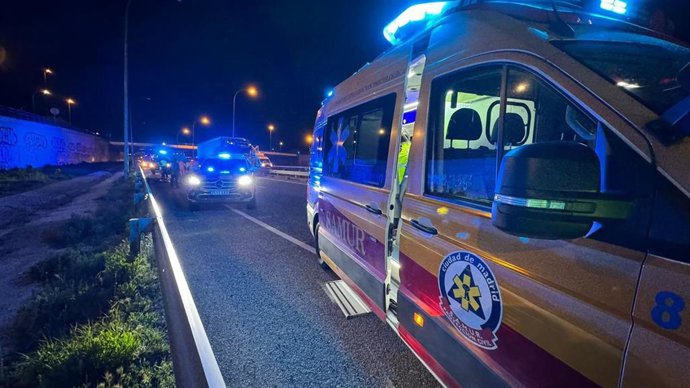 Imagen del siniestro donde ha fallecido un motorista de 40 años en Villa de Vallecas.