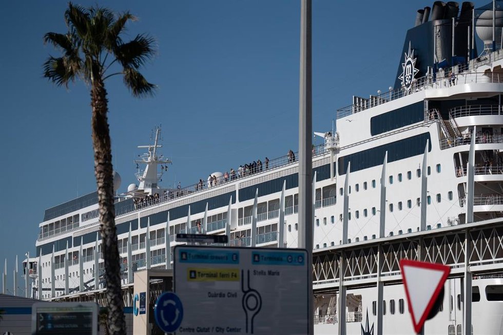 Buque MSC Armonía retenido en el Puerto de Barcelona, a 4 de abril de 2024, en Barcelona, Catalunya (España). E