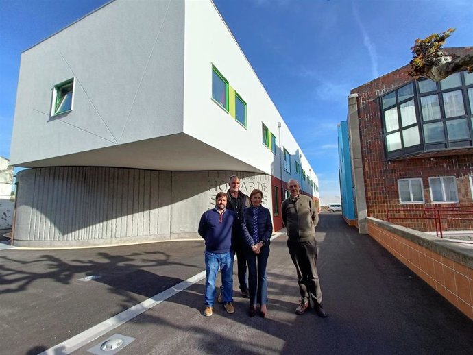 Visita de la alcaldesa de Gijón, Carmen Moriyón (Foro), al Hogar de San José.