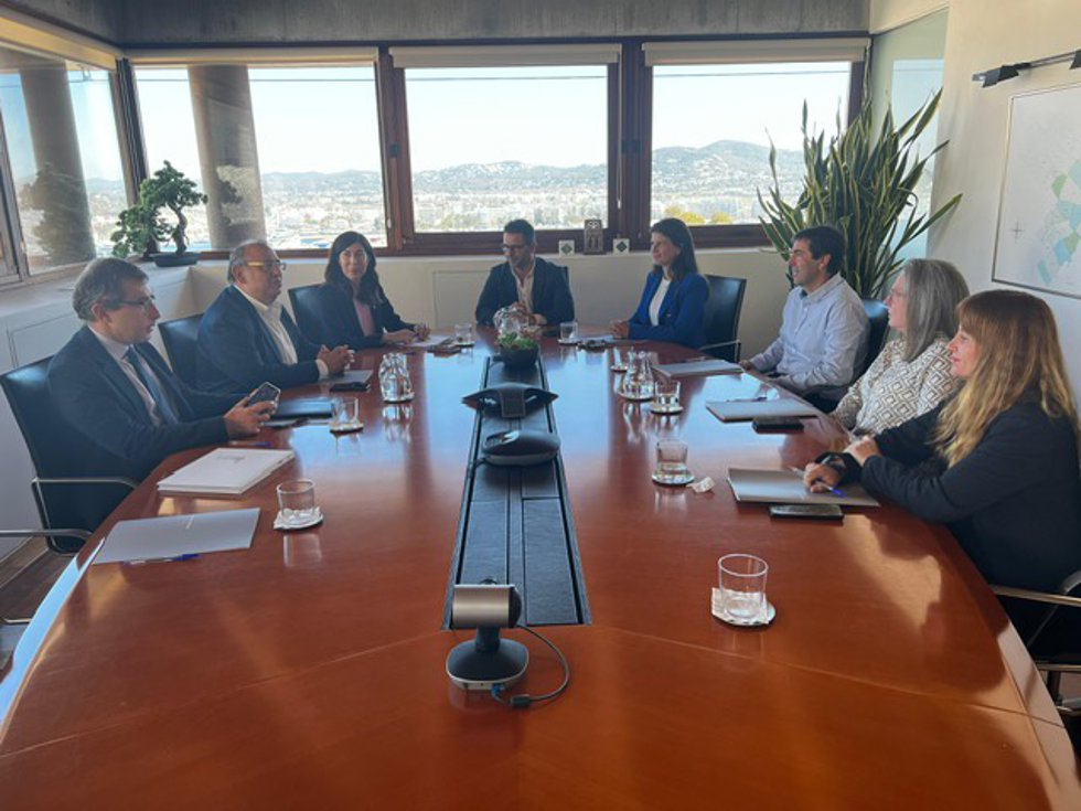 Rosana Morillo durante una reunión en Ibiza con el Ayuntamiento de Ibiza