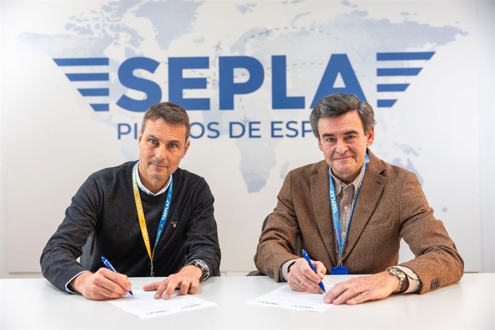 Alianza intersindical entre Iberia y Vueling.