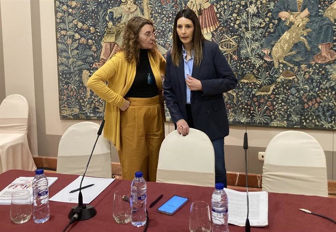 Begoña Maragún (i) y Yolanda Martín.