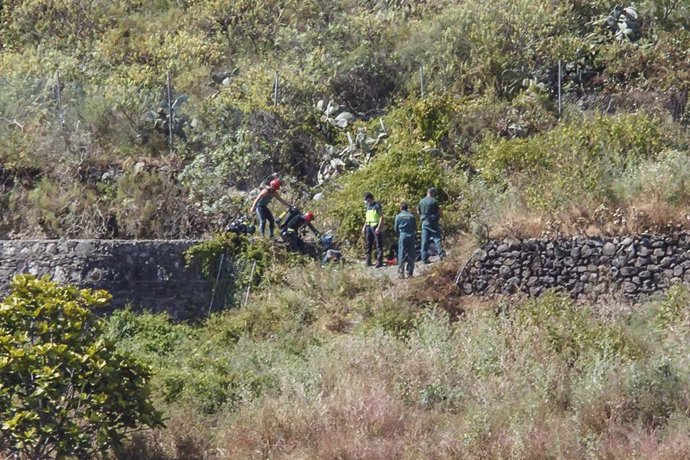 Archivo - Un dispositivo policial realiza trabajos de rastreo en busca de alguna pista de la desaparecida Juana Ramos en una finca ubicada en el paraje conocido como camino Hoya Olivares y en los alrededores, en el municipio de Arucas, a 28 de abril de 20