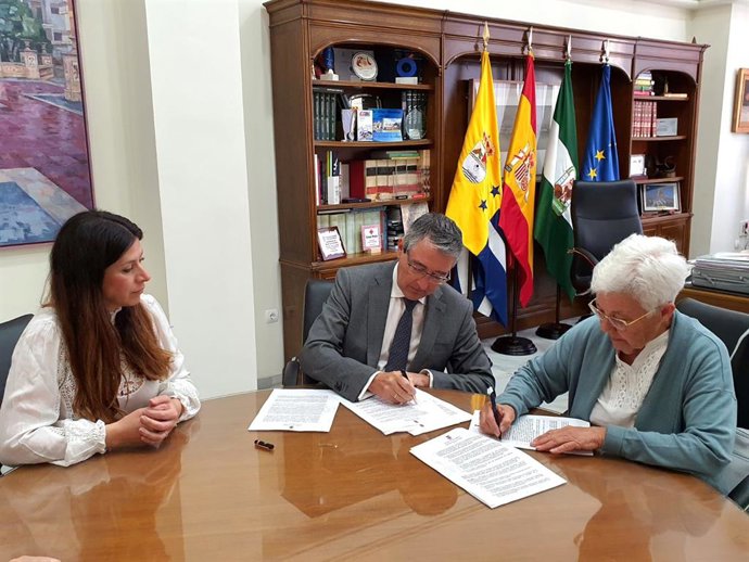 Rincón de la Victoria renueva el convenio de colaboración con el Economato Social por 300.000 euros