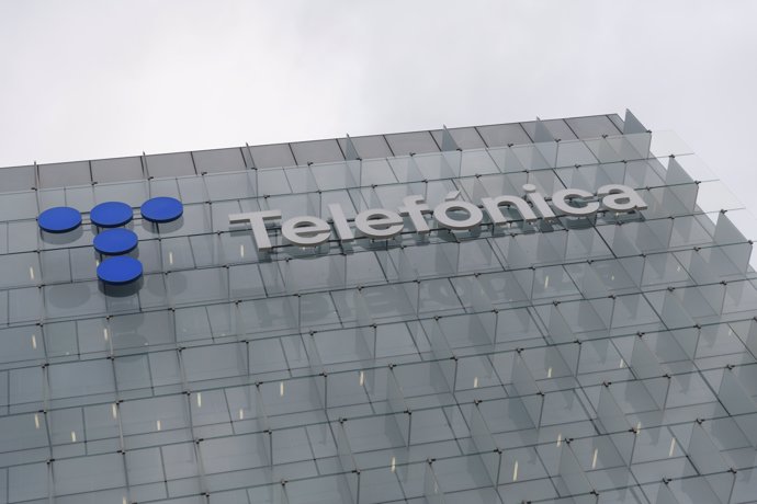 Exterior de la sede de Telefónica, en el ensanche de Las Tablas, en el distrito de Fuencarral-El Pardo, a 6 de septiembre de 2023, en Madrid (España). Las acciones de Telefónica subían un 3% a las 9.