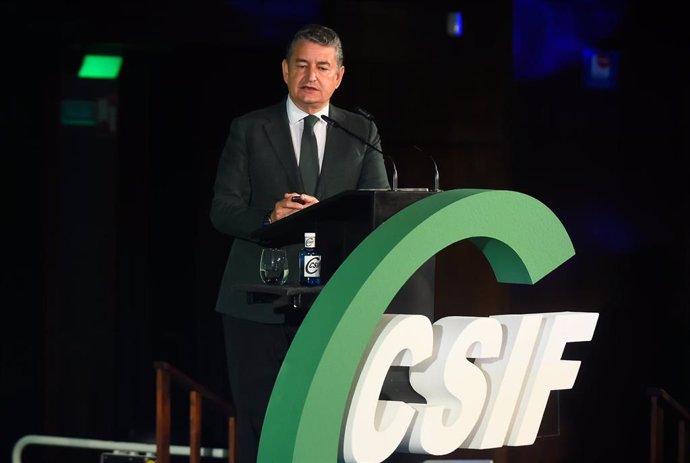 El consejero de la Presidencia, Interior, Diálogo Social y Simplificación Administrativa, Antonio Sanz, en el congreso de CSIF Andalucía.