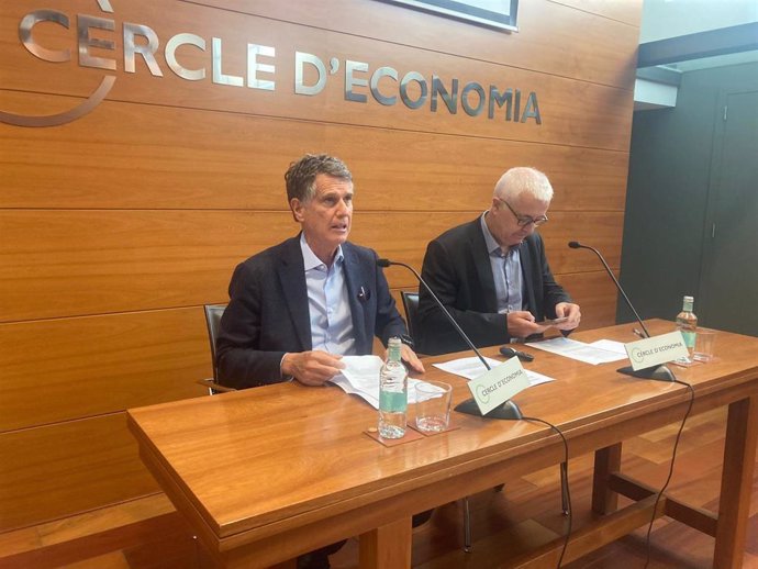 El presidente del Cercle d'Economia, Jaume Guardiola, y el director general, Miquel Nadal.