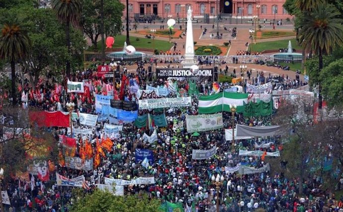 Archivo - La CGT argentina activa el quinto paro general en rechazo de la situación económica.