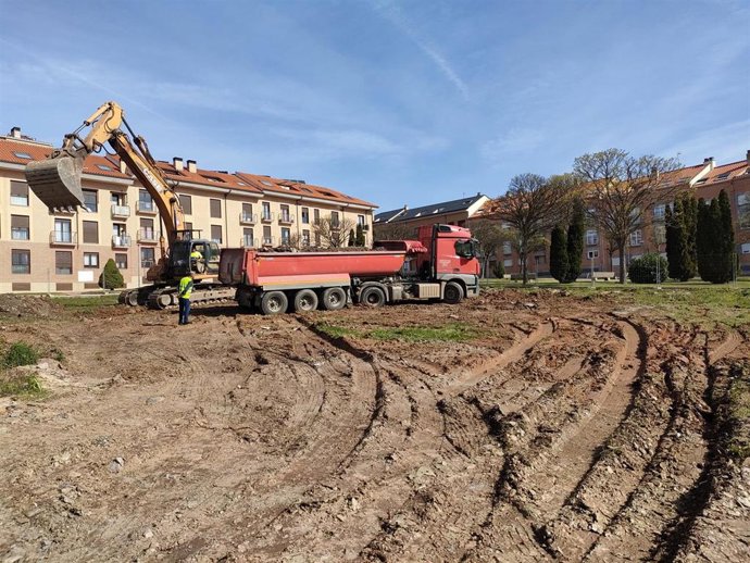 Solar donde se construyen nuevas viviendas protegidas de alquiler en el barrio Pizarrales de Salamanca