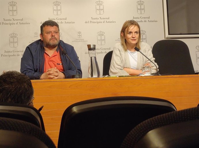 Adolfo García y Covadonga Tomé en rueda de prensa