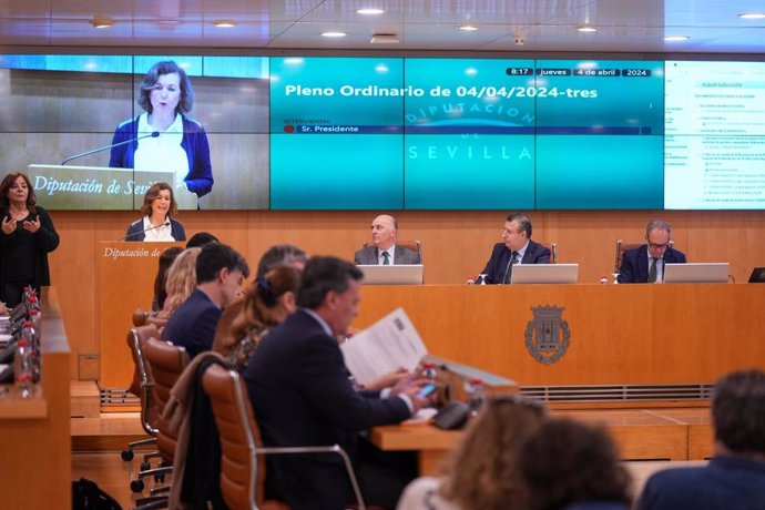 María del Mar Noriega, representante de Autismo Sevilla, durante la lectura de la declaración isntitucional.