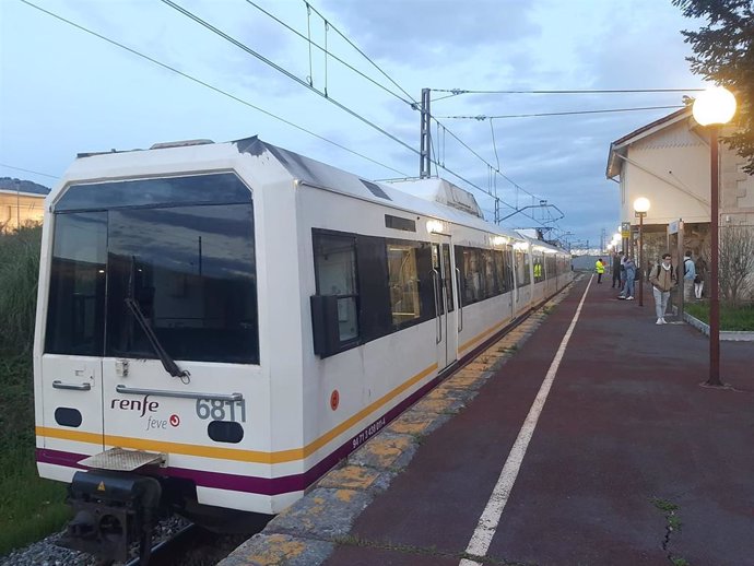 Tren de Cercanías tras una avería que ha causado incidencias en el servicio