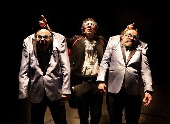 Archivo - Escena de la obra teatral 'Manual para amar un sueño', en imagen de archivo