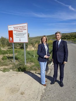 El delegado de Infraestructuras, Sostenibilidad y Agricultura de la Diputación de Córdoba, Andrés Lorite, en su visita a la actuación en Bujalance.