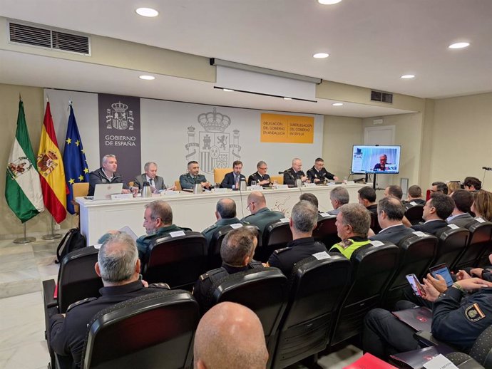 Reunión en la Subdelegación para detallar el dispositivo de seguridad para la final de Copa del Rey.