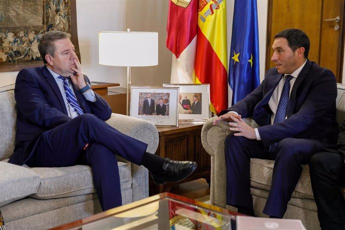 El presidente de Castilla-La Mancha, Emiliano García-Page, se ha reunido este jueves con el presidente de la Diputación de Cuenca, Álvaro Martínez Chana