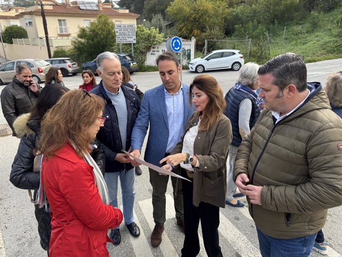 La alcaldesa, Ana Mata, junto al concejal de Movilidad Urbana, Marco Cortés, presenta la implementación de medidas de calmado de tráfico en la A-387