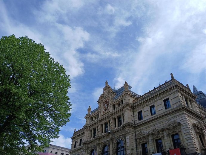 Nubes y claros en Bilbao