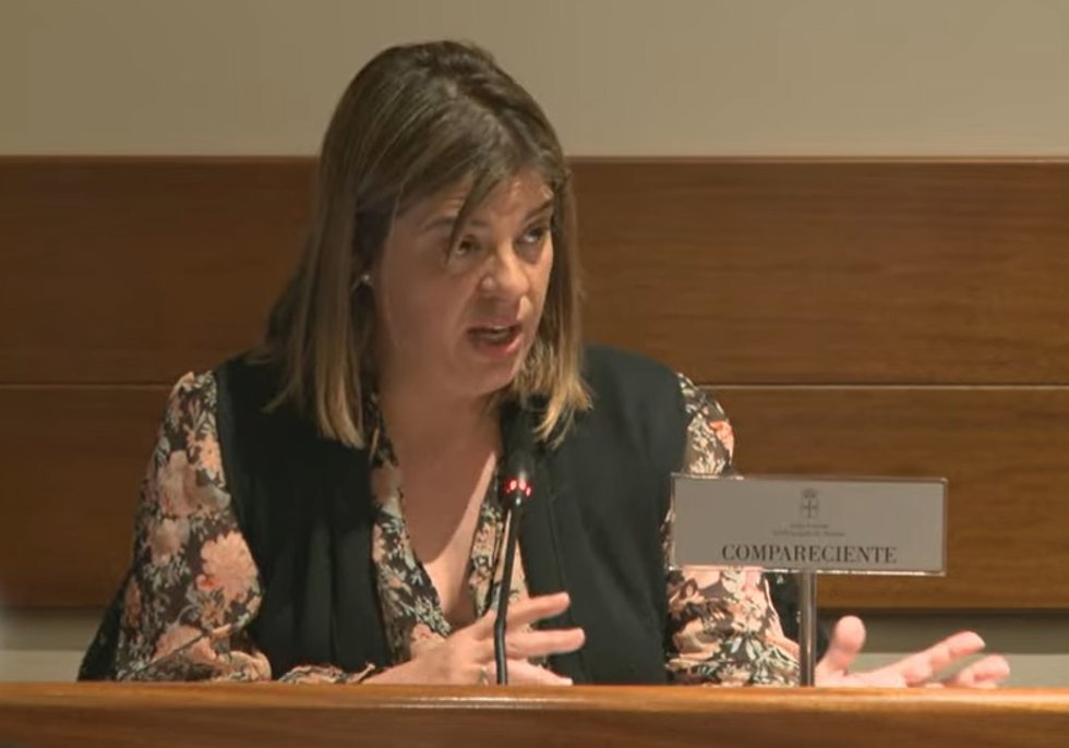 La vicepresidenta del Gobierno del Principado y consejera de Presidencia, Reto Demográfico, Igualdad y Turismo, Gimena Llamedo, durante su comparecencia en la Junta General