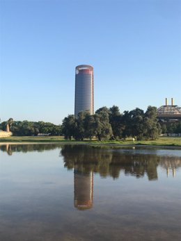 Torre Sevilla, en el recinto de la isla de la Cartuja.