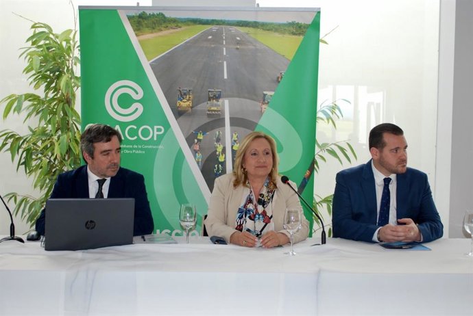 La viceconsejera de Agricultura, Pesca, Agua y Desarrollo Rural, Consolación Vera, en Alameda en la clausura de la Asamblea Anual del Círculo de Empresas Andaluzas de la Construcción, Consultoría y Obra Pública (Ceacop).