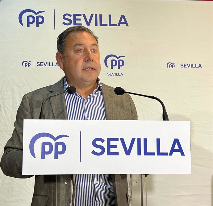 El presidente del PP provincial, Ricardo Sánchez, en una rueda de prensa.